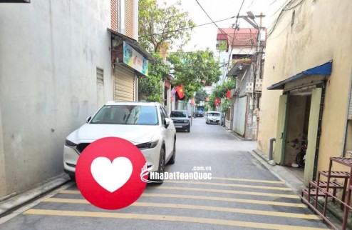Bán nhà 3 tầng trung tâm huyện Mê Linh, xây mới 2023. Chủ ở có lộc chuyển căn liền kề trên phố